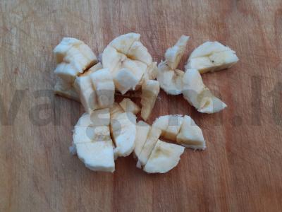 Avižinė košė be virimo su jogurtu ir bananais Žingsnis 1