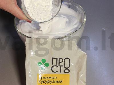 Meringos ritinys su uogomis Žingsnis 7