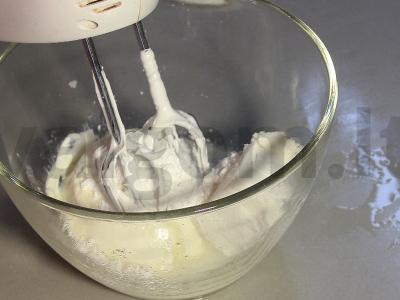 Meringos ritinys su uogomis Žingsnis 11