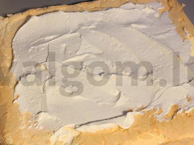 Meringos ritinys su uogomis Žingsnis 13