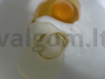 Rožiniai blynai su saulėgrąžų sėklomis Žingsnis 1