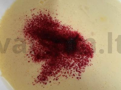 Rožiniai blynai su saulėgrąžų sėklomis Žingsnis 2