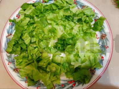 Salotas su kiaušiniu, pomidorais ir krabų lazdelėmis Žingsnis 3