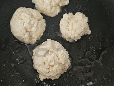 Varškės sūreliai su medumi pusryčiams Žingsnis 4