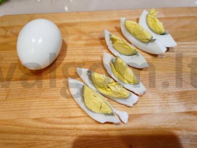 Salotas su kiaušiniu, pomidorais ir krabų lazdelėmis Žingsnis 6