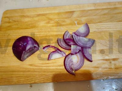 Salotas su kiaušiniu, pomidorais ir krabų lazdelėmis Žingsnis 8