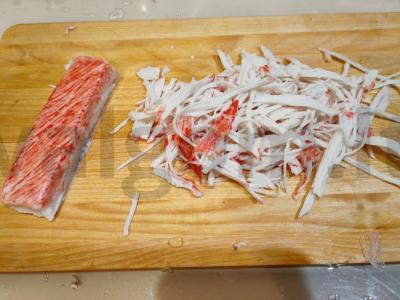 Salotas su kiaušiniu, pomidorais ir krabų lazdelėmis Žingsnis 10