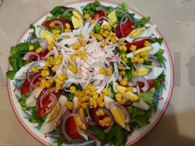 Salotas su kiaušiniu, pomidorais ir krabų lazdelėmis Žingsnis 12