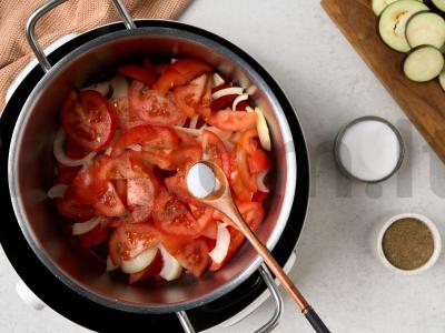 Daržovių troškinys su kotletais Žingsnis 3