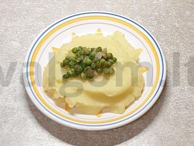 Bulvių košė su žaliu žirneliu ir svogūnu pagrindine nuotrauka