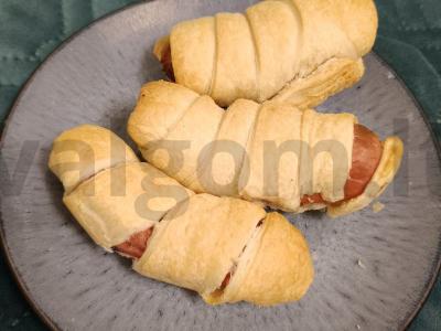 Dešrelės tešloje prie arbatos pagrindine nuotrauka