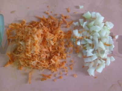 Bulvės su kiaulienos troškiniu ir daržovių apkepu Žingsnis 1