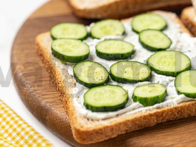 Sumuštiniai su agurkais ir vištiena Žingsnis 4