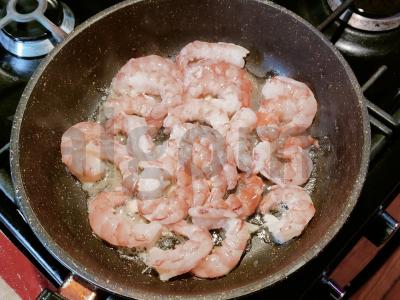 Makaronai su langustiniais ir cukinijomis Žingsnis 1