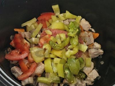 Mėsa su bulvėmis, troškinta lėtoje viryklėje Žingsnis 4