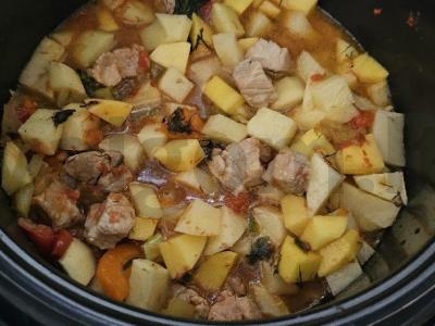 Mėsa su bulvėmis, troškinta lėtoje viryklėje Žingsnis 6