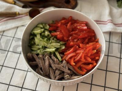 Salotas su jautiena ir daržovėmis šventei Žingsnis 5