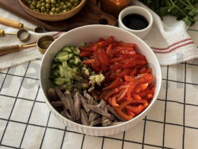 Salotas su jautiena ir daržovėmis šventei Žingsnis 6