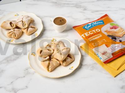 Sluoksniuotos bandelės su varške ir bananais pagrindine nuotrauka