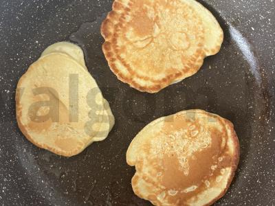 Bananų blynai su obuolių tyre Žingsnis 10