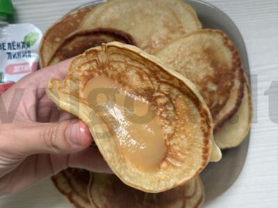 Bananų blynai su obuolių tyre Žingsnis 12