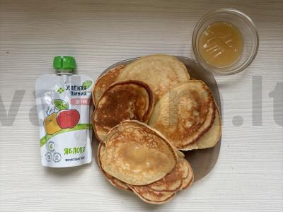 Bananų blynai su obuolių tyre pagrindine nuotrauka