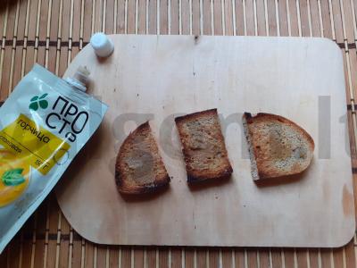 Kvietiniai skrebučiai su šonine, rukola ir petražolėmis Žingsnis 2