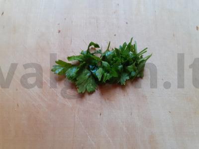 Kvietiniai skrebučiai su šonine, rukola ir petražolėmis Žingsnis 3