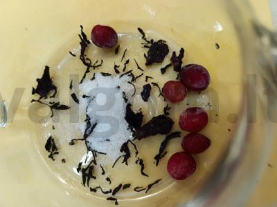 Uogų-apelsinų gėrimas su hibisku Žingsnis 1