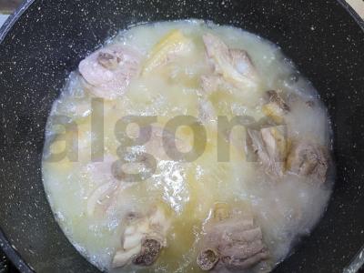 Skani vištienos troškinys su bulvėmis katile Žingsnis 2