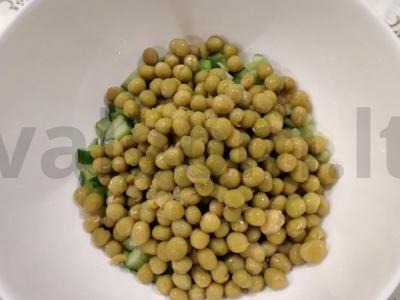 Salotas su korėjietiška morkų, agurku ir žirniais Žingsnis 2