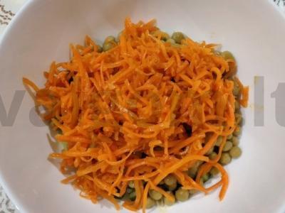 Salotas su korėjietiška morkų, agurku ir žirniais Žingsnis 3