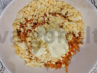 Salotas su korėjietiška morkų, agurku ir žirniais Žingsnis 4