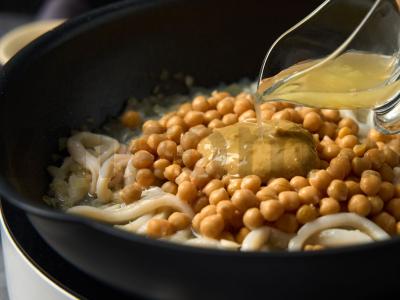 Keptas kalmaras su avinžirniais Žingsnis 4