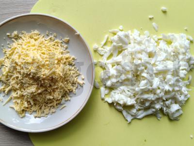 Sluoksniuotas salotas su rūkytomis žuvimis ir kriaušėmis Žingsnis 4