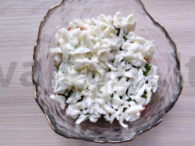 Sluoksniuotas salotas su rūkytomis žuvimis ir kriaušėmis Žingsnis 5