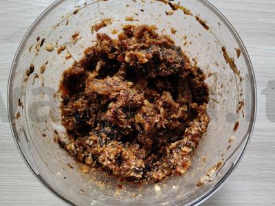 Džiovintų vaisių ir graikinių riešutų saldainiai Žingsnis 4