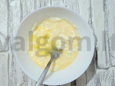 Varškės keksas su mangais mikrobangų krosnelėje Žingsnis 2