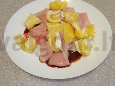 Daržovių ir vištienos krūtinėlės šašlykai su naršarab padažu Žingsnis 3