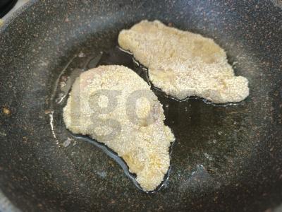 Vištienos kotletai su džiūvėsėliais Žingsnis 4