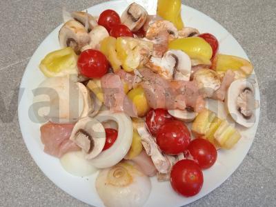 Daržovių ir vištienos krūtinėlės šašlykai su naršarab padažu Žingsnis 7