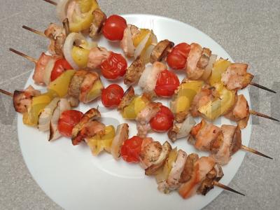 Daržovių ir vištienos krūtinėlės šašlykai su naršarab padažu Žingsnis 11