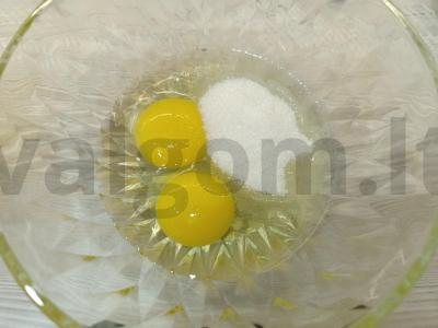 Raisinų keksiukai arbatai Žingsnis 1