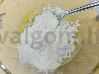 Raisinų keksiukai arbatai Žingsnis 4