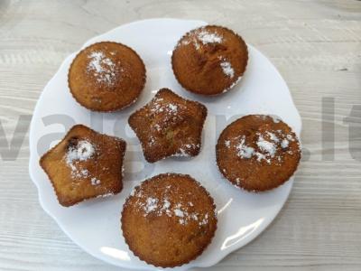 Raisinų keksiukai arbatai pagrindine nuotrauka