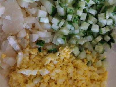 Vištienos, agurkų ir kukurūzų salotas Žingsnis 1