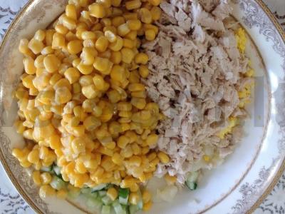 Vištienos, agurkų ir kukurūzų salotas Žingsnis 3