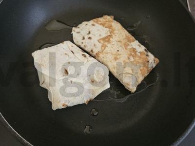 Mini pyragėliai lavaše su dešra ir mocarela Žingsnis 3