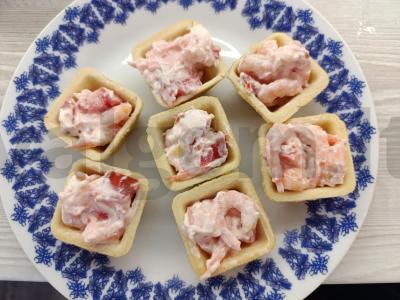 Krevetėmis ir pomidorais užpildytos tartaletės Žingsnis 2