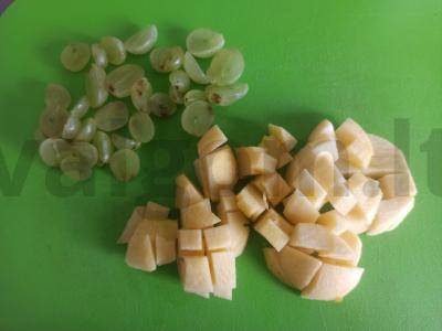 Desertas su vafliais, obuoliu ir vynuogėmis Žingsnis 1